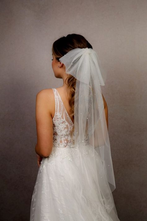 Traditional Wedding Veil, Veil With Pearls, Bow Veil, Sheer Veil, Long Bow, Bride Veil, Tulle Veils, Wedding Hairstyles With Veil, Bow Hairstyle