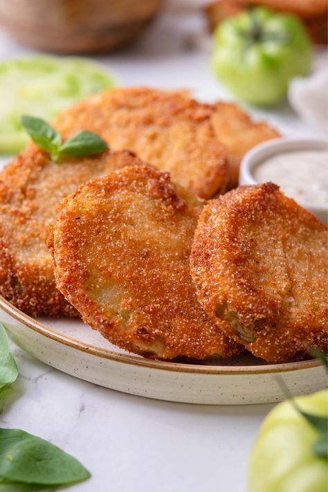 Fried Green Tomatoes Fried Green Tomatoes Recipe, Green Tomato Recipes, Fried Tomatoes, Delicious Slow Cooker Recipes, Remoulade Sauce, Spicy Seasoning, Fried Green, Eating Alone, Fried Green Tomatoes