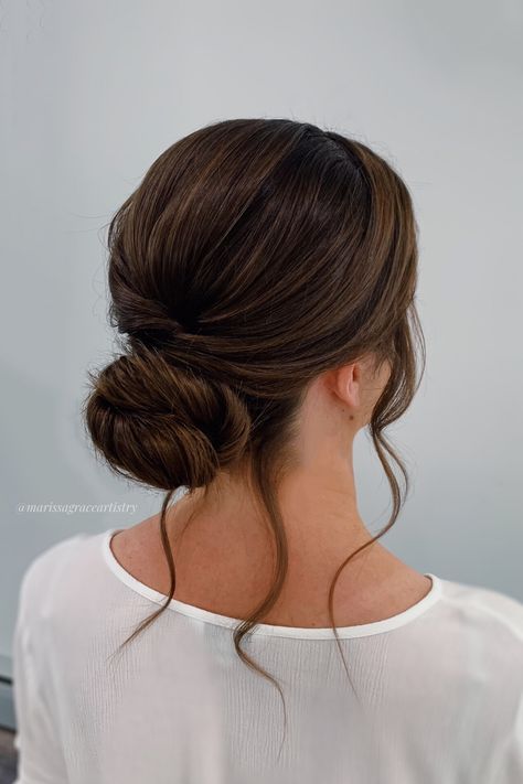 Bridal hairstyle ideas for brown hair, long hairstyles, thick hairstyles, boho wedding hairstyles, textured bun with pieces hanging. soft & romantic bridal hair. Sanggul Modern, Classic Wedding Hair, Shaved Side Hairstyles, Wedding Hair Up, Classic Updo, Low Bun Hairstyles, Bridal Hair Updo, Elegant Wedding Hair, Up Dos For Medium Hair