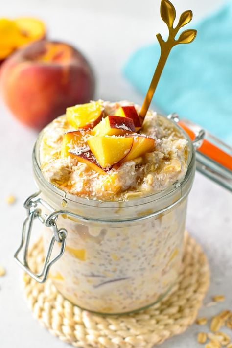 This Peach Overnights Oats recipe is a delicious creamy, refreshing healthy breakfast with fresh peaches. Plus, it's a naturally plant-based breakfast too with easy gluten-free option. Peach Overnight Oats, Vegan Peach Cobbler, Vegan Peach, Vegan Breakfast Easy, Plant Kitchen, Healthy Vegan Breakfast, Plant Based Breakfast, Fresh Peaches, Oats Recipe