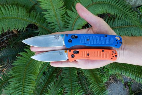 Comparing the sizes of the Benchmade Bugout 535 & Mini Bugout 533 Benchmade Bugout, Tactical Pocket Knife, Folding Pocket Knife, Pocket Clip, Pocket Knives, Outdoor Survival, Best Budget, Pocket Knife