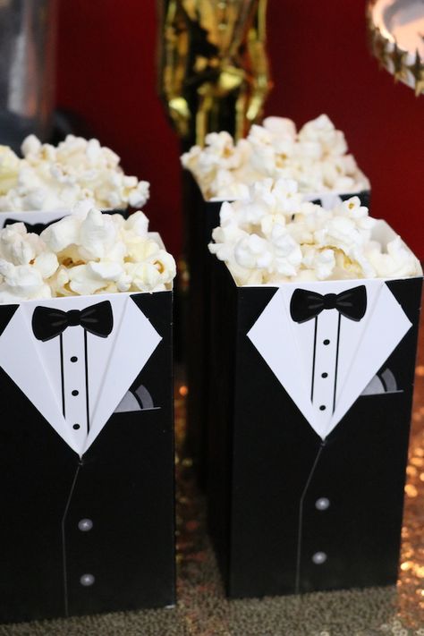 Grammys Birthday Party, Hollywood Party Ideas Decoration Diy, Award Theme Party Ideas, Hollywood Inspired Party, Grammy Themed Party Decoration, Grammy Party Ideas, Grammys Party Ideas, Oscar Night Party Ideas, Grammy Awards Party Ideas