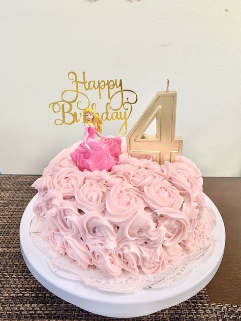 Aurora Cake Ideas, Princess Aurora Cake, Bdy Cake, Fairy Party Food, Aurora Party, Aurora Cake, Pink Princess Cakes, Aurora Birthday, Princess Party Cake