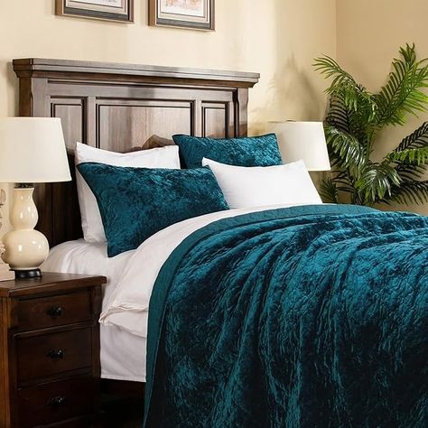 Amazon.com: ELEGANT LIFE HOME Luxury Washed Crushed Velvet Artistic Diamond Stitching Bedding Quilt Set with Matching Sham, King/California King (106 in x 92 in /1+20 in x 36 in /2), 3 Piece, Peacock Blue : Home & Kitchen Teal Comforter, Velvet Quilt Cover, Bedroom Turquoise, Elegant Life, Velvet Comforter, Bedding Quilt, Moody Bedroom, Bedding Comforter, King Size Pillows