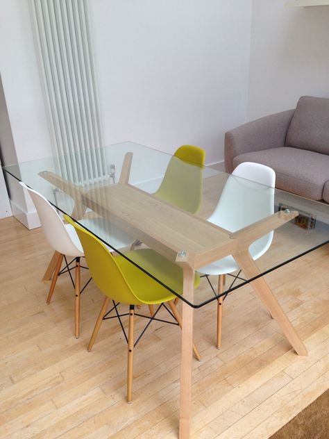 Glass table, Eames Eiffel chairs This is just about exactly what I want Glass Kitchen Table Square, Glass Kitchen Tables, Eames Dining Chair, Kitchen Bar Table, Center Table Living Room, Glass Top Dining Table, Dining Room Table Decor, Dining Table Legs, Glass Dining Table