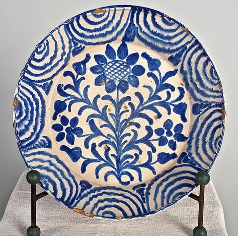 Portuguese Plates, Maiolica Pottery, Spanish Pottery, Folk Pottery, Pottery Patterns, Majolica Pottery, Rustic Pottery, Granada Spain, Antique Pottery