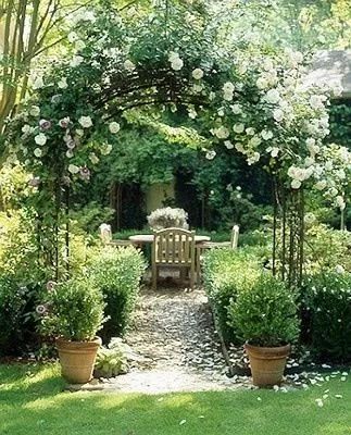 Backyard Layout Ideas, Garden Tricks, Romantic Backyard, Rose Garden Design, European Garden, Cottage Garden Design, Garden Arches, Garden Arbor, Have Inspiration