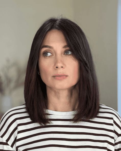 Effortless Minimalist Lob Lob Haircut Straight, 90s Lob, Straight Lob, Lob Hairstyles, Balayage Lob, Inspiring Hairstyles, Straight Lobs, Minimalist 90s, Lob Styling