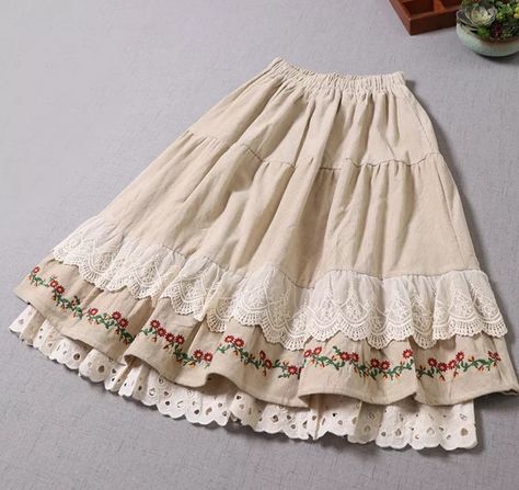 Skirt Embroidery Ideas, Embroidery On Skirt, Patched Skirt, Fairy Grunge Dress, Cottage Skirt, Cottage Core Skirt, Dark Academia Cottage, Cottage Core Clothing, Cottagecore Skirts