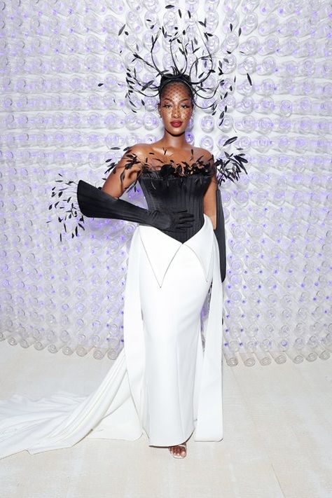 Tems Met Gala 2023 Entrance Custume Outfit Shock The World (pics,video) - Celebrities - Nigeria Tems Singer, High Fashion Couture, Fashion Gowns, Glamour Dress, Fashion Design Dress, Stunning Outfits, Fashion Sewing Pattern, African Dress, Fashion Sewing