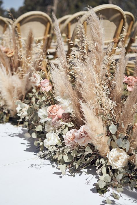 Bohemian Wedding Decorations, Dried Flowers Wedding, Boho Wedding Flowers, Grass Decor, Grass Wedding, Wedding Aisle Decorations, Boho Wedding Decorations, Wedding Decor Inspiration, Neutral Wedding