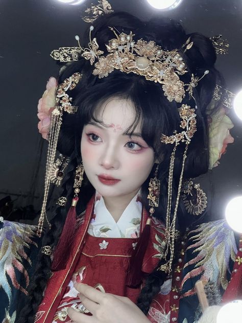 Japanese Hairstyle Traditional, Sailor Moon Hair, Geisha Hair, Hanfu Hairstyles, Headpiece Diy, Oc Inspo, Headpiece Jewelry, Japanese Hairstyle, China Girl