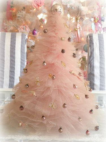 Vintage Tulle Christmas Tree | Flickr - Photo Sharing! Tulle Tree, Tulle Christmas Trees, A Pink Christmas, Shabby Christmas, Alternative Christmas, Alternative Christmas Tree, Shabby Chic Christmas, Pink Christmas Tree, Chic Christmas