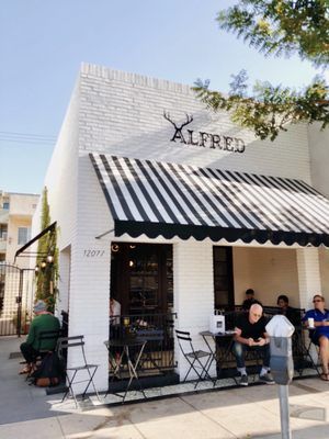 All White Coffee Shop, Awning Coffee Shop, Aesthetic Coffee Shop Exterior, White Container Cafe, Los Angeles Coffee Shop Aesthetic, Studio City Los Angeles, Alfred Coffee Los Angeles, Los Angeles Coffee, Alfred Coffee