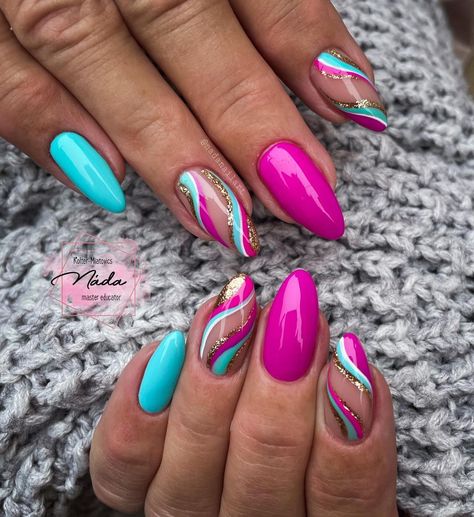 Glitter Tip Nails, Unghie Sfumate, Acrylic Nail Kit, Studded Nails, Bright Nails, Blue Nail, Stick On Nails, Fancy Nails, Nail Polishes