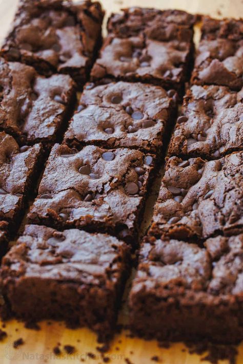 Zucchini Brownie, Chocolate Zucchini Brownies, Classic Brownies Recipe, Zucchini Recipes Dessert, Strawberry Cake Easy, Best Zucchini, Zucchini Brownies, Fudgy Brownie Recipe, Brownie Ingredients