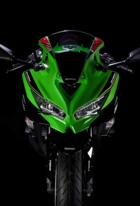 Kawasaki ZX-25R: Return of the screaming weenie bike Kawasaki Ninja Bike, Zx 25r, Ninja Bike, Kawasaki Motor, Kawasaki Zx10r, Kawasaki Bikes, Tokyo Motor Show, Yamaha Motor, Motor Bike