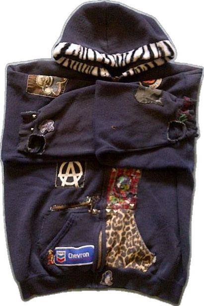 Punk Fashion Diy, Patch Pants, Hoodie Diy, Crust Punk, Battle Jacket, Diy Clothes Design, Upcycled Fashion, How To Make Clothes, Alternative Outfits