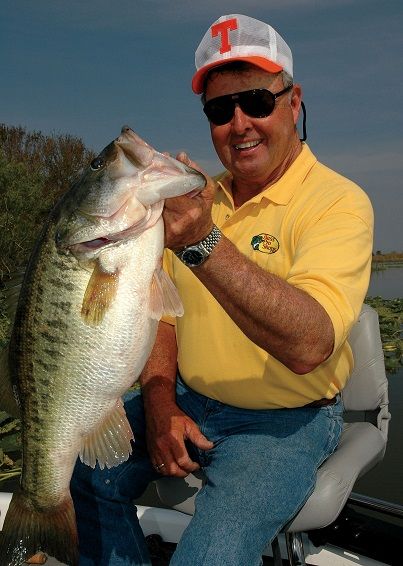 See what Bill Dance Outdoors and Bass Pro Shops are doing now! - While some people say you can’t mix business with pleasure that adage doesn’t hold true for Bill Dance, one of the most recognizable names in fishing, and Johnny Morris, founder of Bass Pro Shops.  http://www.odumagazine.com/see-what-bill-dance-outdoors-and-bass-pro-shops-are-doing-now/ Bill Dance, Fishing Basics, Bass Fishing Tips, Smallmouth Bass, Striped Bass, Crappie Fishing, Freshwater Fishing, Gone Fishing, Going Fishing