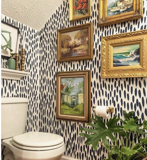 Makeover Kamar Mandi, Wc Decoration, Half Bathroom Decor, Powder Room Wallpaper, Powder Room Decor, Small Bath, Half Bathroom, Bathroom Ideas Modern, Bathroom Redo