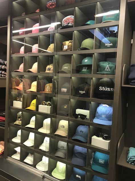 Hat Collection Display, Diy Hat Storage, Mens Hat Store, Baseball Hat Storage, Shoe Rack Room, Shoe Store Design, Cap Store, Store Shelves Design, Cap Rack