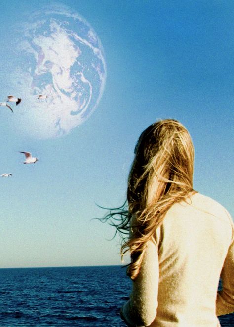 Another Earth (Mike Cahill, 2011) Another Earth Movie, My Beautiful Laundrette, Brit Marling, I Origins, Another Earth, Golden Hall, Fiction Movies, Tv Animation, Fantasy Story