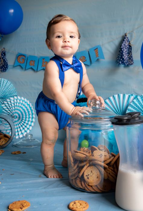 Cookie Monster 1st Birthday Pictures, Cookie Monster Photo Shoot 1st Birthdays, Cookie Monster 6 Month Photo Shoot, Cookie Monster 1st Birthday Photoshoot, Cookie Monster Photo Shoot, Cookie Monster First Birthday, Cookie Monster 1st Birthday, Cookie Monster Birthday Party, Monster First Birthday