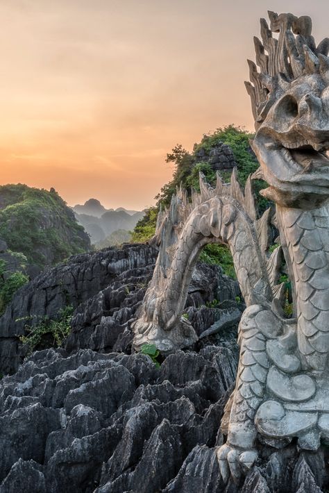 Travel Vietnam Aesthetic, Ninh Binh Vietnam Photography, Travel South East Asia, Laos Aesthetic, Laos Landscape, Vietnamese Aesthetic, Vietnam Temple, East Asia Travel, Vietnam Landscape