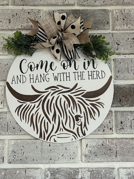 Hi Wooden Door Sign, Christmas Signs Front Door, Highland Cow Door Sign, Cow Christmas Door Hanger, Wood Welcome Sign Front Door, Highland Cow Sayings, Highland Cow Door Hanger Wooden, Cow Door Sign, Country Welcome Signs