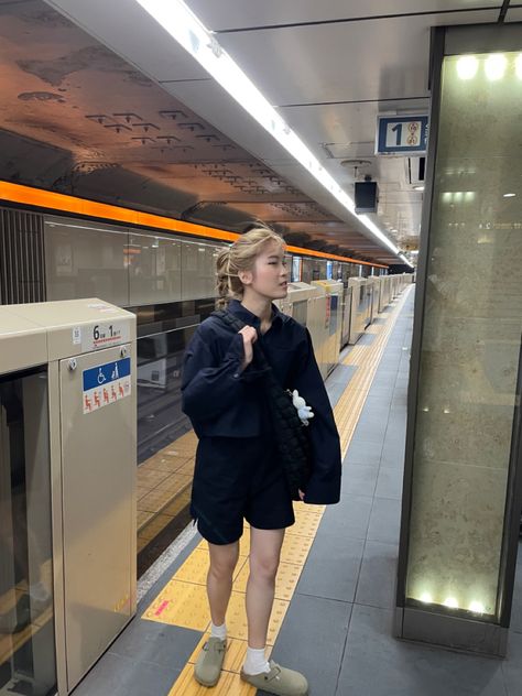 Cos Bag Outfit, Jennie Bag, Japan Train Station, Asian Blonde Hair, Boston Clogs Outfit, Asian Blonde, Cos Bag, Hairstyle Asian, Clogs Birkenstock