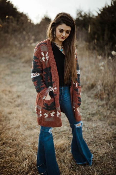 Aztec Cardigan Outfit, Southwest Style Clothing, Yellowstone Style, Western Boho Fashion, Punchy Outfits, Country Gal, Aztec Cardigan, Western Wear Outfits, Cardigan Outfit