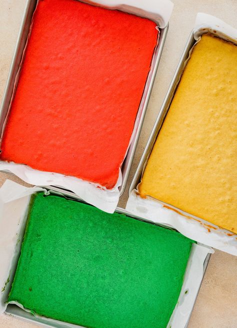 Venetian Rainbow Cookies, Tri Color Italian Cookies, Italian Rainbow Cookies Recipe Easy, Italian Flag Cookies, Italian Rainbow Cookies Recipe, Italian Rainbow Cake Recipe, Flour Desserts, Rainbow Cookie Cake, Flag Cookies