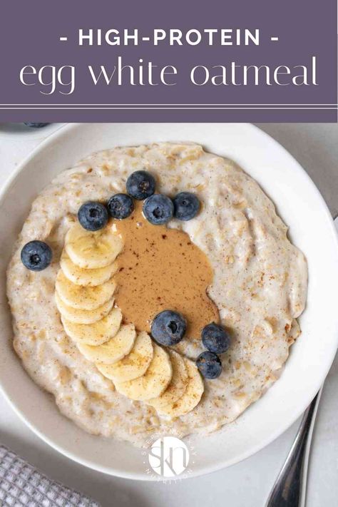 Learn how to make oatmeal with egg whites with this egg white oatmeal recipe! It's a quick, easy, and healthy high-protein breakfast. Oatmeal With Egg Whites, Oatmeal With Egg, Egg White Breakfast Recipes, Macro Breakfast, Low Calorie Oatmeal, Egg White Oatmeal, Kay Nutrition, Egg White Breakfast, Oatmeal And Eggs