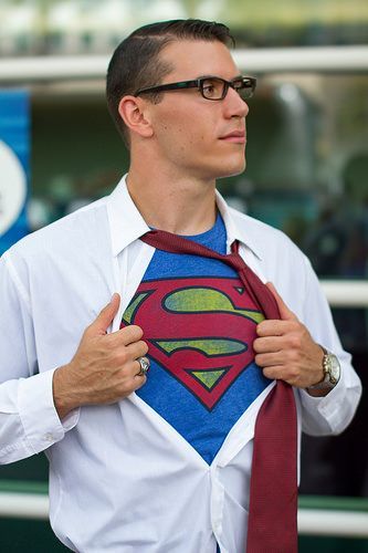 Clark Kent Costume, Superman Costumes, Kal El, Action Comics, Easy Costumes, San Diego Comic Con, Mens Halloween Costumes, Fantasias Halloween, Easy Halloween Costumes