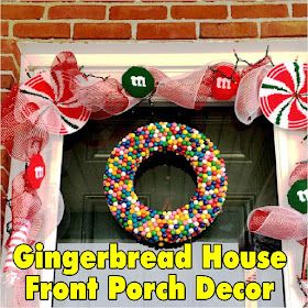 Plastic Canvas Ideas, Old Fashioned Gingerbread, Cool Gingerbread Houses, Christmas Classroom Door, House Porch, House Front Porch, Candy Wreath, Porch Decorations, Gingerbread Christmas Decor