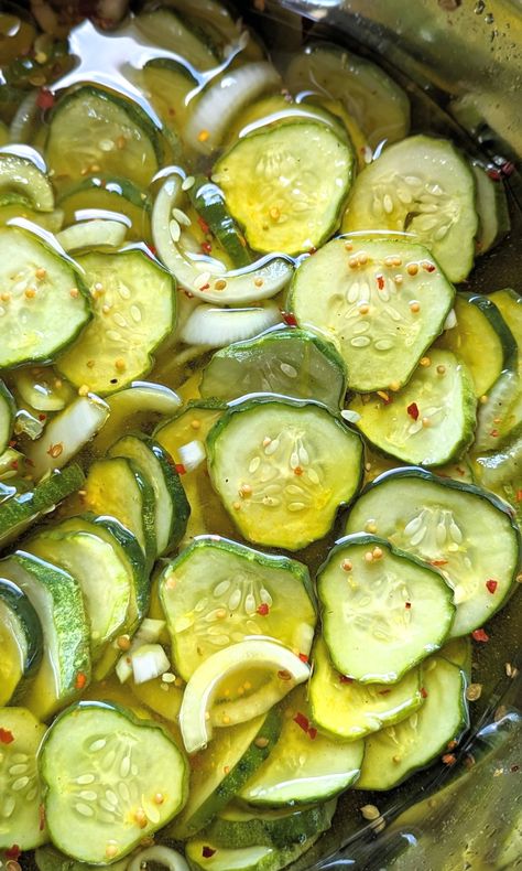 The Best Pail Pickles - A No-Cook Recipe You Make in a Bucket - The Herbeevore Bucket Pickles Recipes, Pail Pickles, Bucket Pickles, Bread And Butter Pickles Recipe, Freezer Pickles, Low Sodium Bread, Pickling Cucumbers Recipe, Pickled Recipes, Quick Pickle Recipe