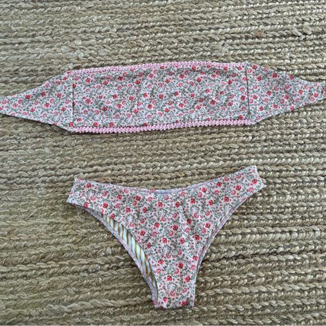 She Made Me Swimwear Floral Bikini Strapless Perfect Fit Brand New. Cute Pastel Bikinis, Women’s Bikinis, Swimsuit Outfit Ideas, Vintage Bikinis, Water Clothes, Money Jar, Swimsuit Inspo, She Made Me, Beachy Outfits