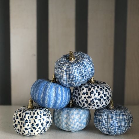 Washi Tape Pumpkins – Let's Live and Learn Easy DIY Halloween or Fall Decorations Disney Pumpkin Painting, Decorating Pumpkins, Blue Spray Paint, Blue Harvest, No Carve Pumpkin Decorating, Fall Pumpkin Crafts, Disney Pumpkin, Pumpkin Projects, Easy Halloween Crafts