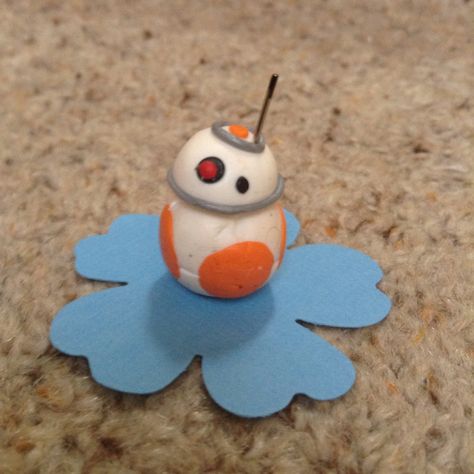 BB8 from Star Wars made with Fimo Clay. Star Wars Clay Ideas, Star Wars Clay, Fimo Ideas, Star Wars Helmet, Clay Crafts For Kids, Clay Magnets, Dark Vador, Clay Things, Sculpture Art Clay