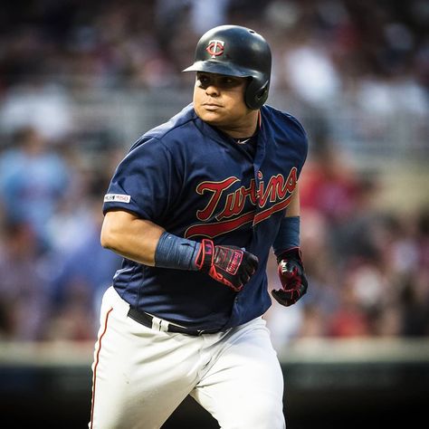 Willians Astudillo is a Venezuelan professional baseball player. He currently plays for the Minnesota Twins of Major League Baseball (MLB). Minnesota Twins Baseball, Twins Baseball, Minnesota Twins, Baseball Softball, Baseball Players, Major League Baseball, Major League, Mlb Baseball, Net Worth