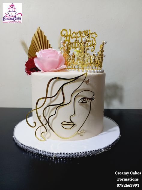 Birthday cake for a lady with a crown 👑 Cakes For Ladies Birthday For Women, Cakes With Crowns, Queen Birthday Cake, Birthday Cake For Women, Cake For Women, Crowns For Women, Crown Cake, Crown For Women, Birthday Cakes For Women