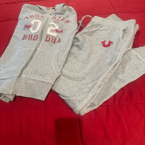 True Religion Sweatsuit Brand New Jacket Size Med Pants Size Small Really Cute Colorful Urban Fashion, Sweatpants With Words On Back, True Religion Outfits Women, Baddie Wishlist, True Religion Sweatsuit, Y2k Finds, True Religion Outfits, Cute Highschool Outfits, Cute Online Clothing Stores