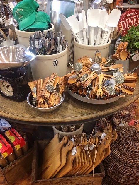 Country Girlfriend, Diy She Shed, Gift Shop Displays, Store Display Ideas, Pioneer Woman Ree Drummond, Zero Waste Store, Thrifted Home Decor, Shop Space, Farm Store