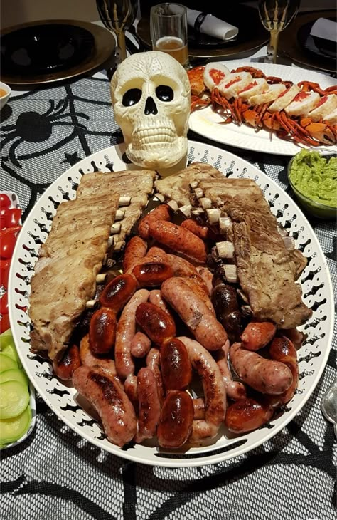 Stuff Chicken, Recetas Halloween, Halloween Buffet, Strašidelný Halloween, Halloween Food Appetizers, Healthy Halloween Treats, Spooky Food, Easy Halloween Food, Halloween Food Treats