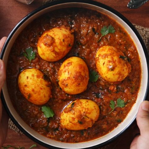 Masala Egg Curry, Masala Eggs, Egg Recipes Indian, Egg Curry Recipe, Egg Masala, Spicy Eggs, Egg Curry, Curry Recipes Indian, Desi Food