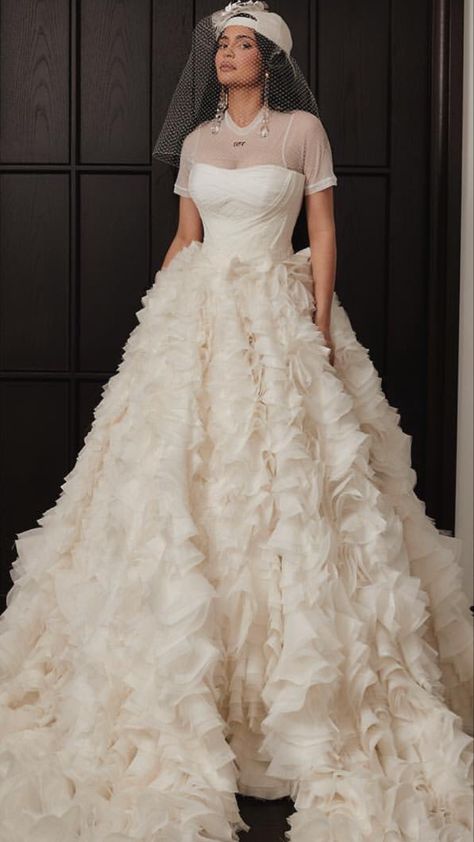 Kylie Jenner Wedding, Kylie Jenner Prom, Mask Ball, Kylie Kristen Jenner, Wedding Dress Styles, Kylie Jenner, Wedding Styles, One Shoulder Wedding Dress, Ball Gowns