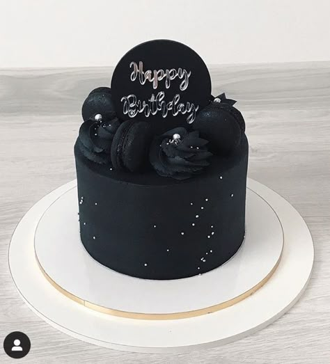 Black One Tier Cake, Beautiful Black Cakes, Cake Birthday Korea Simple Black, Black Minimalist Cake, Simple Black Cake, Black Birthday Cake Aesthetic, Black Cake Aesthetic, Black Bday Cake, Birthday Cake Aesthetic Black