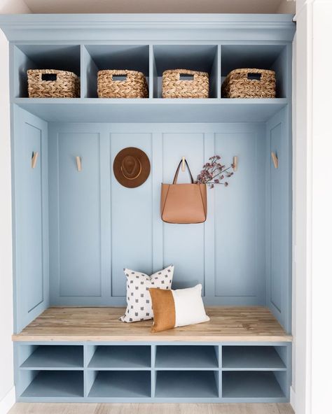 Benjamin Moore on Instagram: “A soft blue hue like Water's Edge 1635 is a perfect way to usher in spring. (BUILT-IN CABINETS) Water’s Edge 1635, ADVANCE®, Satin…” Sas Entree, Best Blue Paint Colors, Blue Gray Paint Colors, Oval Room Blue, Black Paint Color, Entryway Design, Blue Gray Paint, Mudroom Decor, Mudroom Design