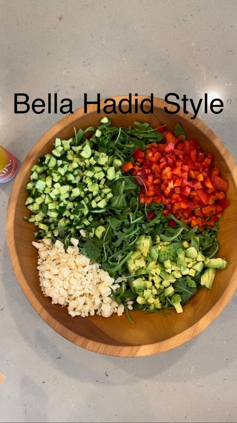 Kendall Jenner Salad, Bella Hadid Food, Giant Salad, Bone Apple Teeth, Summer Bod, Bella Hadid Style, Hadid Style, Bella Hadid, Salad Dressing