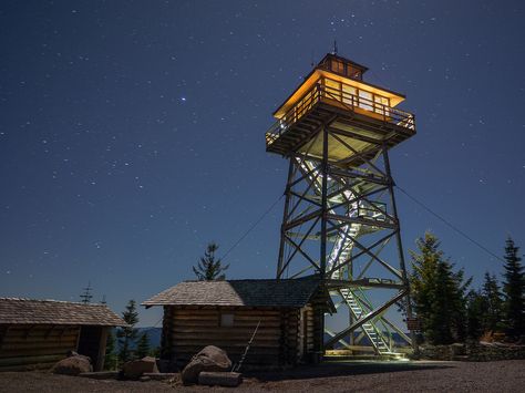 Spend the Night in the Sky: 6 Fire Towers You Can Rent in Oregon Fire Lookout Tower, Wildland Firefighting, Getaway House, Oregon Camping, Fire Lookout, Camping Necessities, Fire Tower, Wisconsin Camping, The Joshua Tree